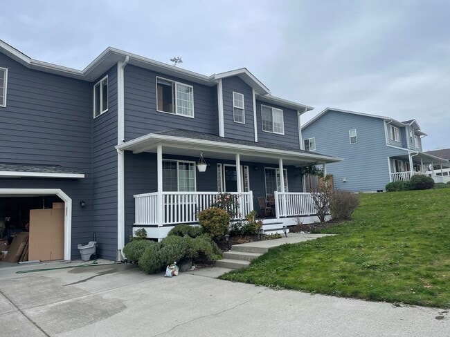 Building Photo - ***PENDING APPLICATION***Beautiful 3 Bedroom Home with Massive Garage and Bonus Room