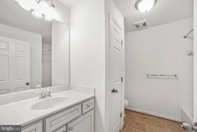 Building Photo - 7872 River Rock Way