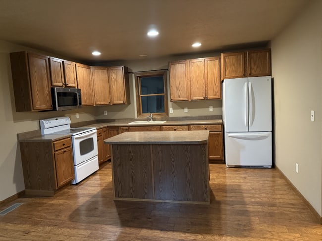 Building Photo - 26097 468th Ave