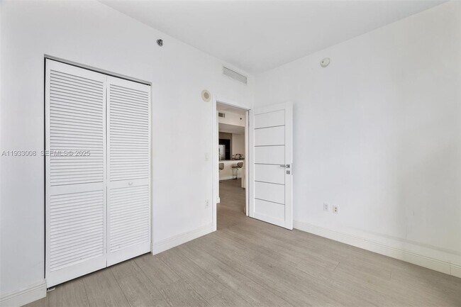 Building Photo - 951 Brickell Ave