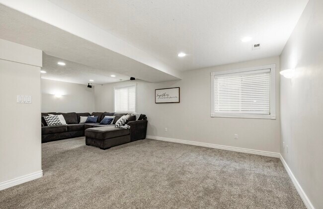 Building Photo - 7544 S 2020 E