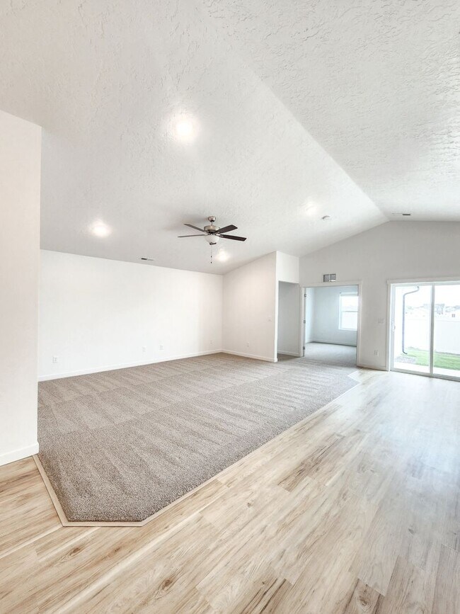 Building Photo - Newer Caldwell Home