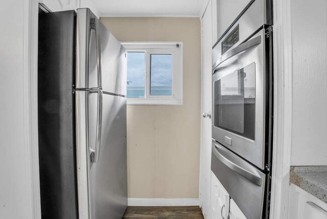 Building Photo - 248 2nd Ave