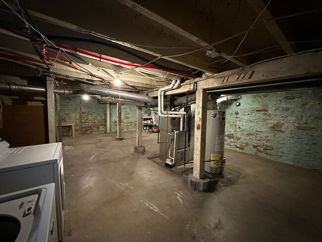 Building Photo - 1520 E 35th Ave