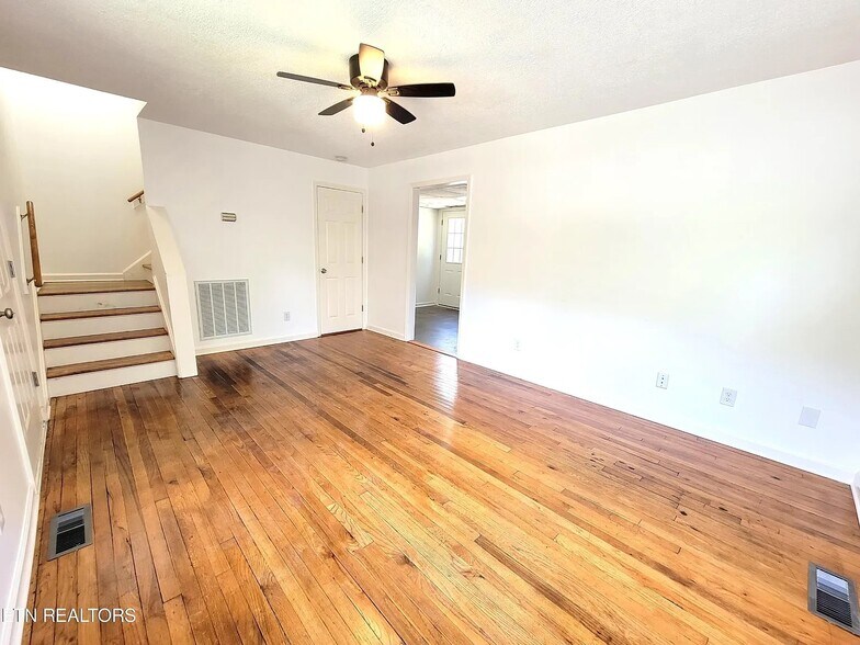 Building Photo - 111 Hoyt Ln