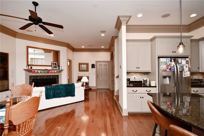 Building Photo - 324 Village Walk Ln