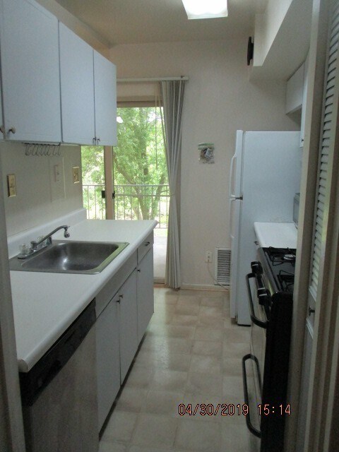 Building Photo - 2206 Greenery Ln