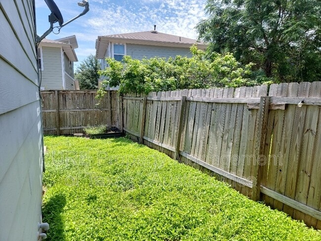 Building Photo - 2109 Maxwell Ln