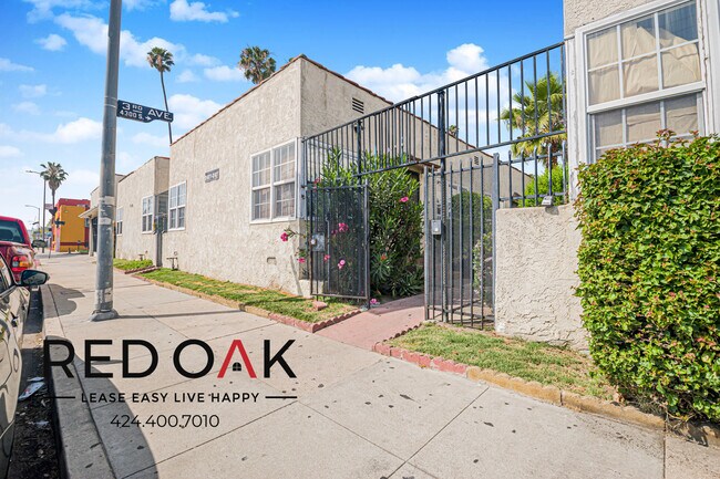Building Photo - 2417 W Vernon Ave