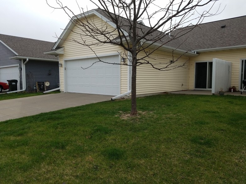 Garage and Patio - 1834 Chelsea Ct