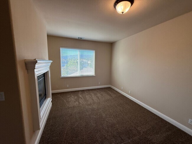 Building Photo - $4695 - Beautiful 5 Bedroom 3 Bath Home wi...