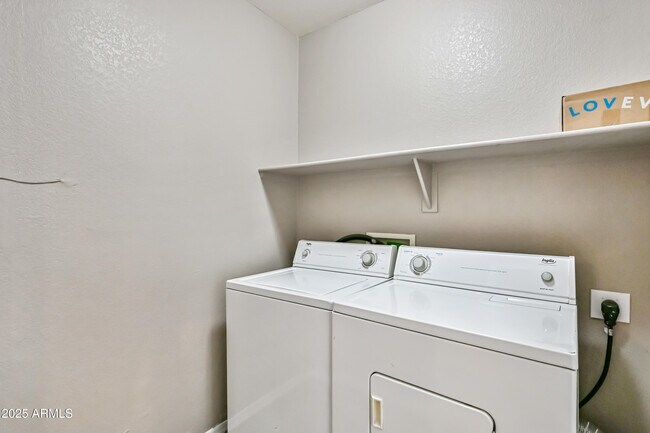 Building Photo - 8053 W Waltann Ln