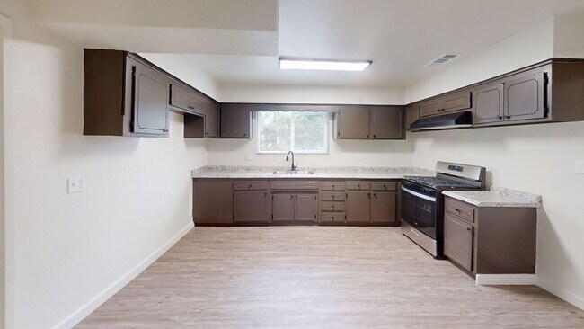Building Photo - Newly Remodeled 4-Bedroom Home in Del Rey, CA