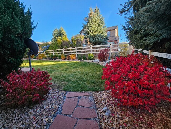 Building Photo - Beautiful and Expansive 4 Bed 3 Bath SFR by Buckley AFB