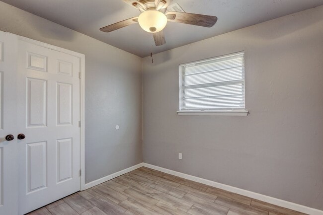 Building Photo - This Cute and Cozy 4 Bed, 2 Bath Home is Available now!!