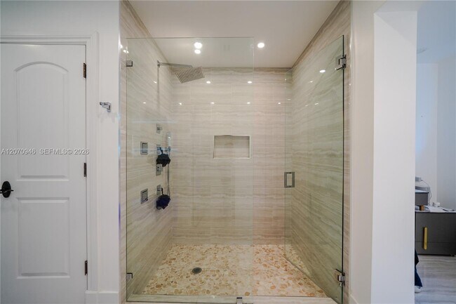 Building Photo - 8134 Twin Lake Dr