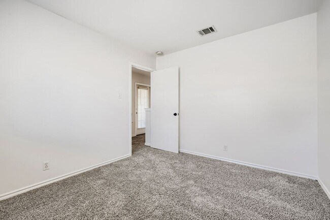 Building Photo - 5635 Midcrown Dr