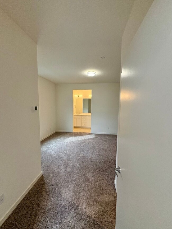 Building Photo - Vibrant 3 story 2bed/2.5bath home at the Mill at Broadway