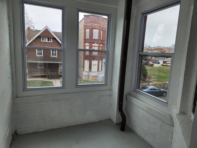 Building Photo - 1530 E 65th Pl