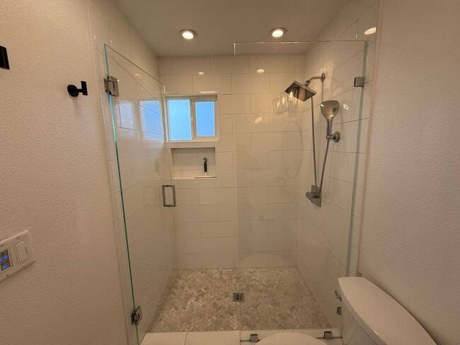 Building Photo - Updated 3-bedroom single story in Oakdale!