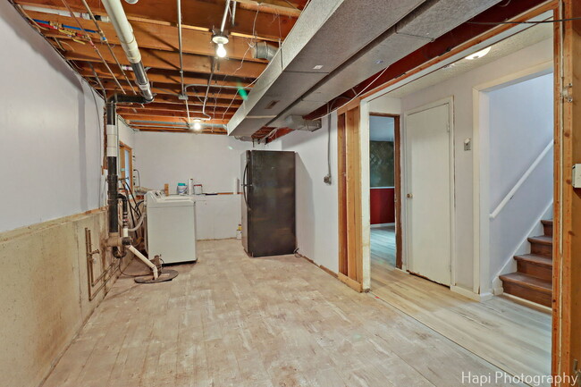 Building Photo - 4703 W Shore Dr