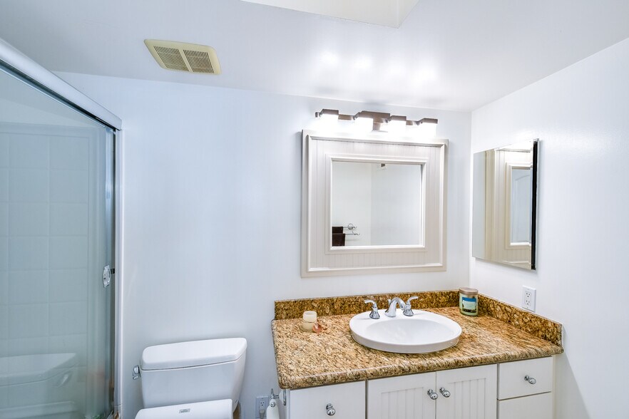 Building Photo - 7301 Vista del Mar