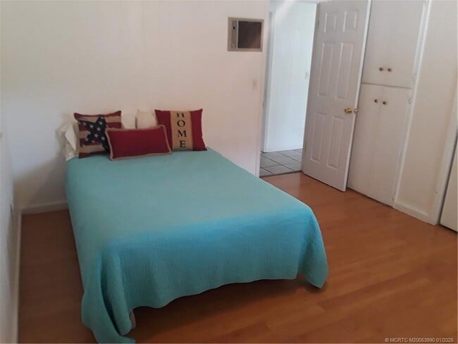 Building Photo - 2172 NE Pelican Terrace