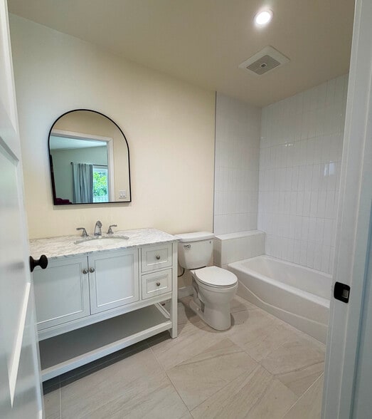 Primary Bath - 19334 Topham St