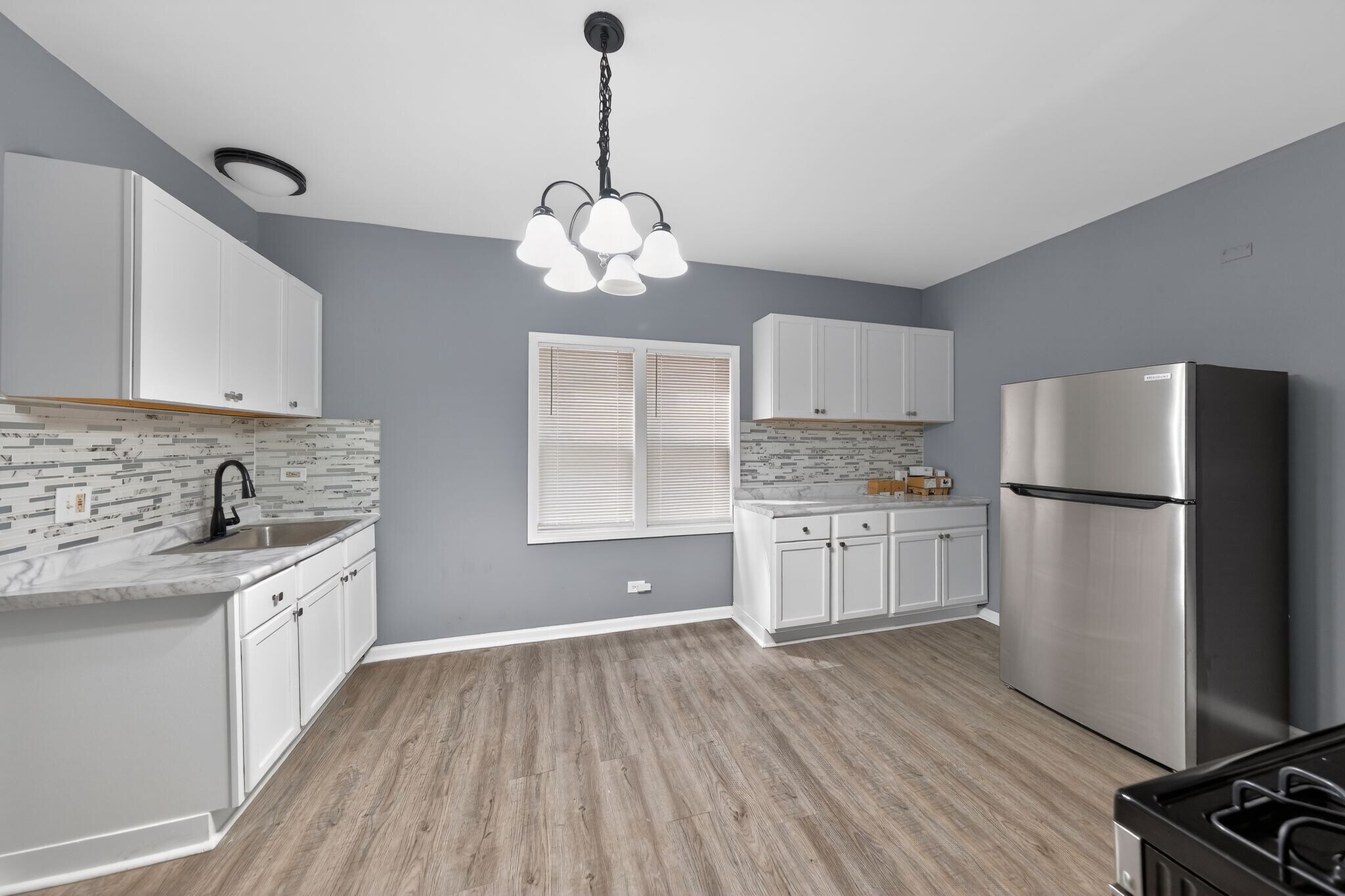 Building Photo - 8428 S Escanaba Ave