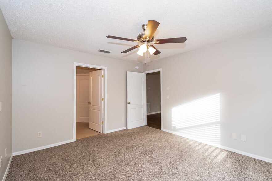 Building Photo - 11533 Twin Oaks Trail