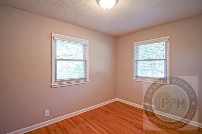 Building Photo - 3 Bedroom 3 Bathroom Home