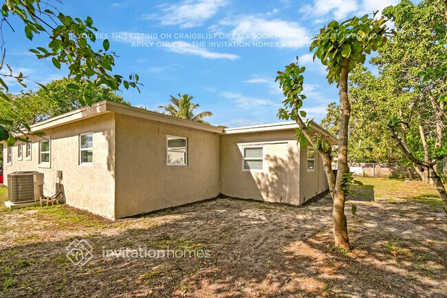 Building Photo - 525 Dolphin Dr