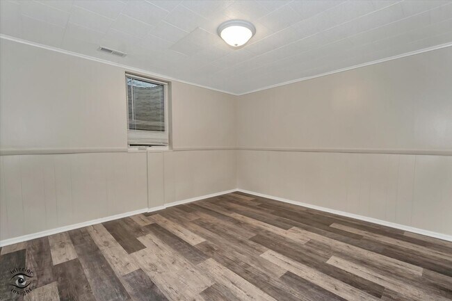 Building Photo - 644 S Calumet Ave