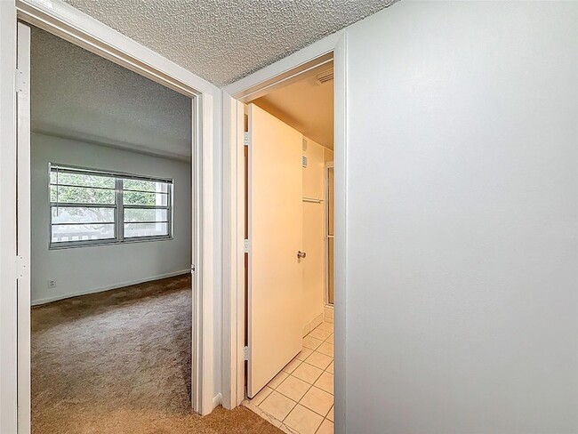 Building Photo - 8735 Ramblewood Dr