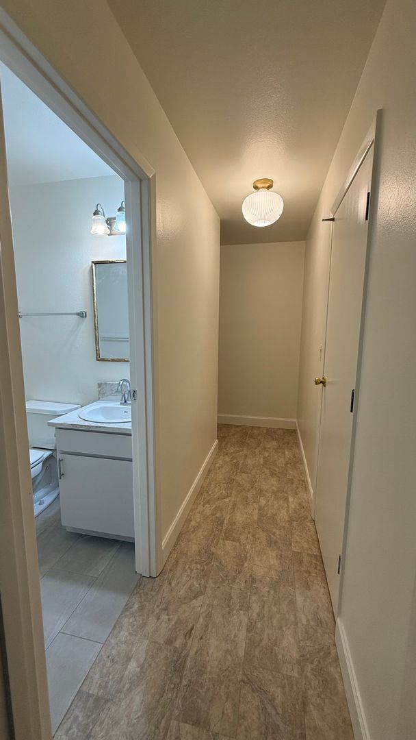 Building Photo - Stunning Forest Retreat in Lake Oswego 3 beds 2 baths + Den; Video!