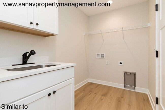 Building Photo - Luxury 2,200 Sq Ft Villa with Chef’s Kitch...