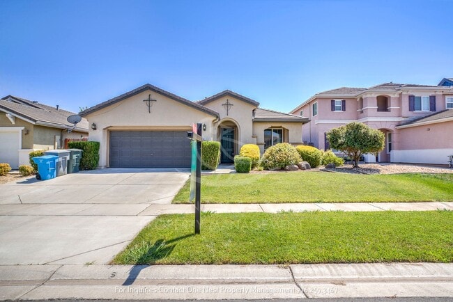 Building Photo - Plumas Lake Rental, Huge Living Room