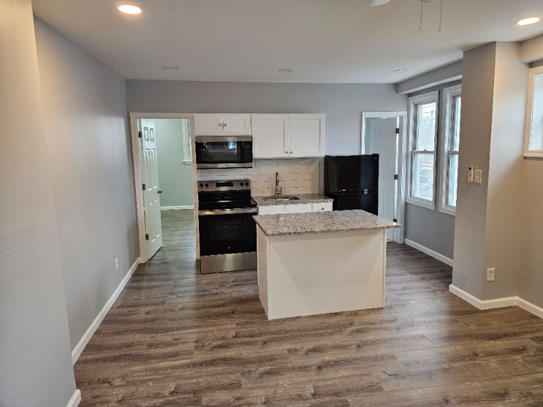 Building Photo - 326 Roselyn St