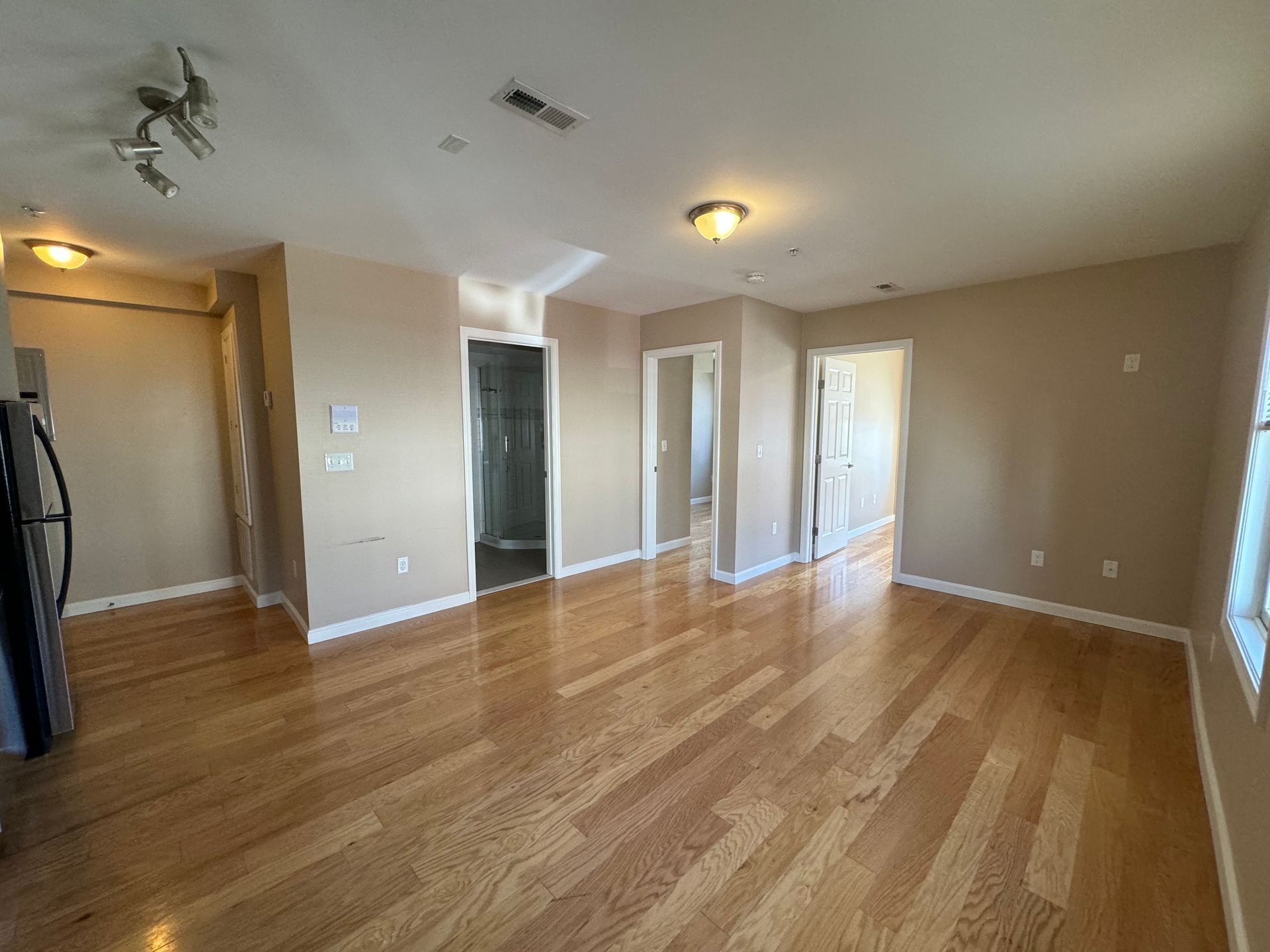 Building Photo - 53 Chelsea St