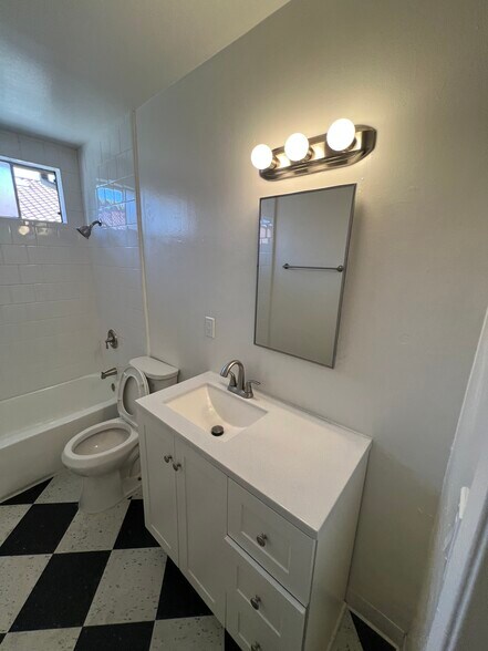 Building Photo - 5942 Malabar St