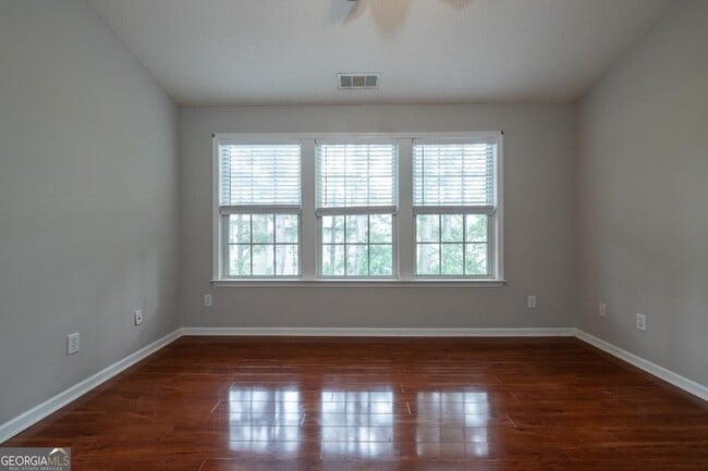 Building Photo - 4084 Howell Park Rd