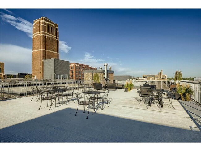 Building Photo - 700 N Washington Ave