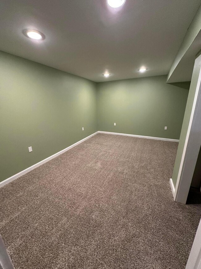 Building Photo - 4841 Julian Rd SW