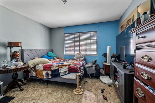 Building Photo - 10711 Heather Hill Dr