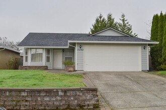 Building Photo - Great 3BD Ranch in Orchards- Gorgeous Laminate Floors Throughout!
