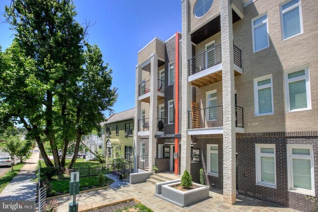 Building Photo - 1220 19th St NE