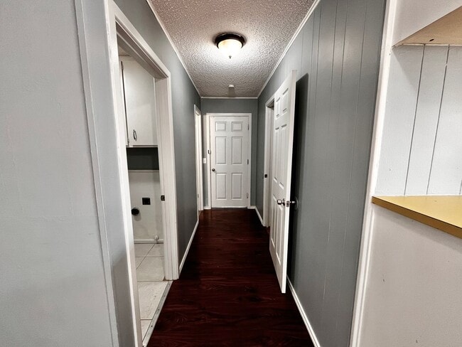 Building Photo - Amazing 4/2.5 in Prime Location! Minutes from Texas Tech and Hospitals!