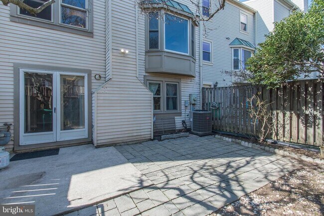 Building Photo - 48 Pontiac Way