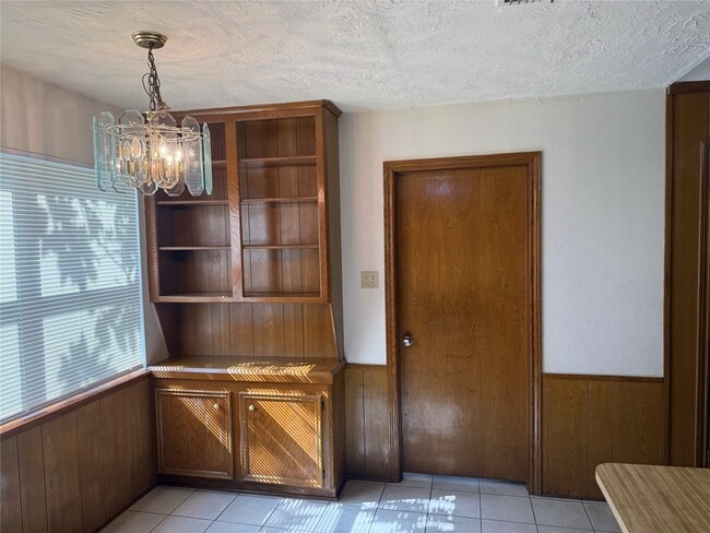 Building Photo - 214 Kings Ct