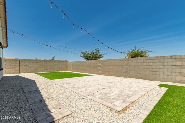 Building Photo - 5875 N 195th Dr